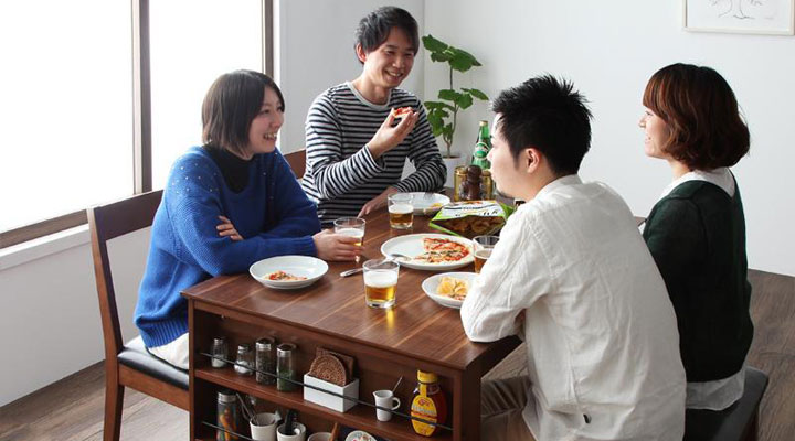 伸長式は来客時に役立ちます。