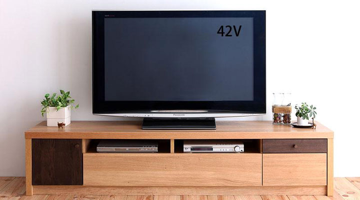 ぬくもり感じるテレビボード。